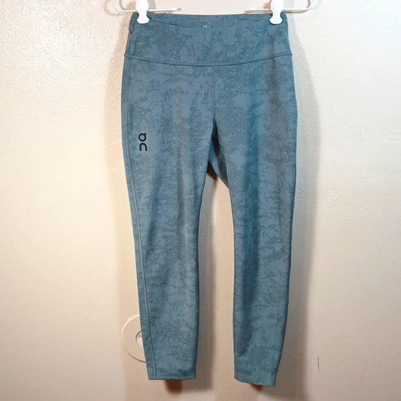 On Running Women's 7/8 Running Tights size XS or Small - Picture 2 of 14